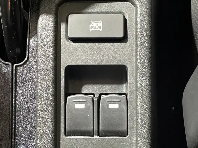 スズキ ジムニー ノマド FC 神奈川県 2025(令7)年 0.1千km 黒 登録済未使用車/４WD/アイドリングストップ/スマートキー/クルーズコントロール/運転席＋助手席シートヒーター/純正15インチアルミホイール/横滑り防止装置/レーンキープアシスト/盗難防止装置/オートライト/衝突被害軽減システム