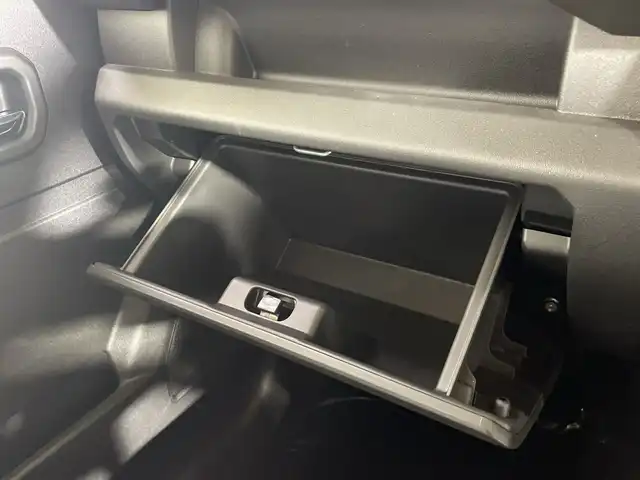 スズキ ジムニー ノマド FC 神奈川県 2025(令7)年 0.1千km 黒 登録済未使用車/４WD/アイドリングストップ/スマートキー/クルーズコントロール/運転席＋助手席シートヒーター/純正15インチアルミホイール/横滑り防止装置/レーンキープアシスト/盗難防止装置/オートライト/衝突被害軽減システム