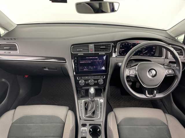 フォルクスワーゲン ゴルフ TSI ハイライン テックED 愛知県 2019(平31)年 7.1万km アトランティックブルーM 禁煙車/純正9.2インチナビ/（CD/DVD/Bluetooth/フルセグTV/USB)/ジェスチャーコントロール/バックカメラ/衝突軽減ブレーキ/レーンキープアシスト/レーダークルーズコントロール/リヤトラフィックアラート/ブラインドスポットモニター/ETC2.0/前後ドライブレコーダー/アイドリングストップ/パドルシフト/純正17インチアルミホイール/スマートキー/スペアキー1本/プッシュスタート/LEDヘッドライト/フロントフォグランプ/フロアマット/横滑り防止装置/ステアリングスイッチ