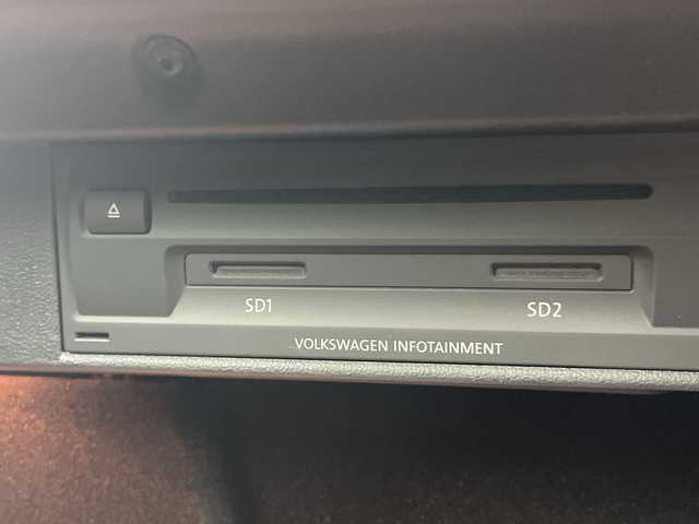 フォルクスワーゲン ゴルフ TSI ハイライン テックED 愛知県 2019(平31)年 7.1万km アトランティックブルーM 禁煙車/純正9.2インチナビ/（CD/DVD/Bluetooth/フルセグTV/USB)/ジェスチャーコントロール/バックカメラ/衝突軽減ブレーキ/レーンキープアシスト/レーダークルーズコントロール/リヤトラフィックアラート/ブラインドスポットモニター/ETC2.0/前後ドライブレコーダー/アイドリングストップ/パドルシフト/純正17インチアルミホイール/スマートキー/スペアキー1本/プッシュスタート/LEDヘッドライト/フロントフォグランプ/フロアマット/横滑り防止装置/ステアリングスイッチ