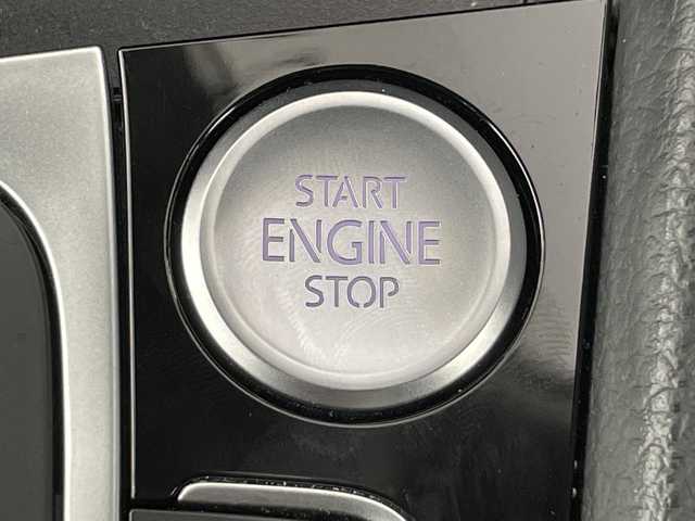 フォルクスワーゲン ゴルフ TSI ハイライン テックED 愛知県 2019(平31)年 7.1万km アトランティックブルーM 禁煙車/純正9.2インチナビ/（CD/DVD/Bluetooth/フルセグTV/USB)/ジェスチャーコントロール/バックカメラ/衝突軽減ブレーキ/レーンキープアシスト/レーダークルーズコントロール/リヤトラフィックアラート/ブラインドスポットモニター/ETC2.0/前後ドライブレコーダー/アイドリングストップ/パドルシフト/純正17インチアルミホイール/スマートキー/スペアキー1本/プッシュスタート/LEDヘッドライト/フロントフォグランプ/フロアマット/横滑り防止装置/ステアリングスイッチ