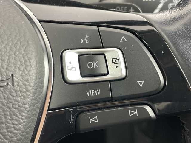 フォルクスワーゲン ゴルフ TSI ハイライン テックED 愛知県 2019(平31)年 7.1万km アトランティックブルーM 禁煙車/純正9.2インチナビ/（CD/DVD/Bluetooth/フルセグTV/USB)/ジェスチャーコントロール/バックカメラ/衝突軽減ブレーキ/レーンキープアシスト/レーダークルーズコントロール/リヤトラフィックアラート/ブラインドスポットモニター/ETC2.0/前後ドライブレコーダー/アイドリングストップ/パドルシフト/純正17インチアルミホイール/スマートキー/スペアキー1本/プッシュスタート/LEDヘッドライト/フロントフォグランプ/フロアマット/横滑り防止装置/ステアリングスイッチ