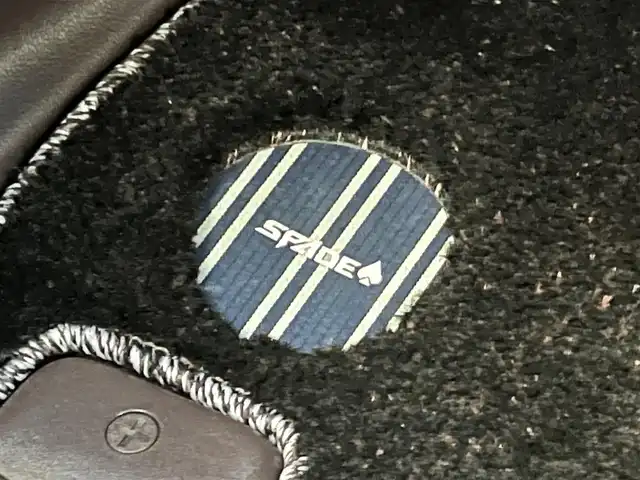 トヨタ スペイド F クイーンⅡ 愛媛県 2017(平29)年 6.7万km ブラッキッシュアゲハガラスフレーク ディーラーOP純正ナビ/BT/AM・FM/CD/DVD/フルセグTV/ETC/バックカメラ/衝突軽減システム/横滑り防止装置/レーンキープアシスト/オートライト/オートマチックハイビーム/ステアリングスイッチ/片側パワースライドドア/社外アルミホイール/純正フロアマット