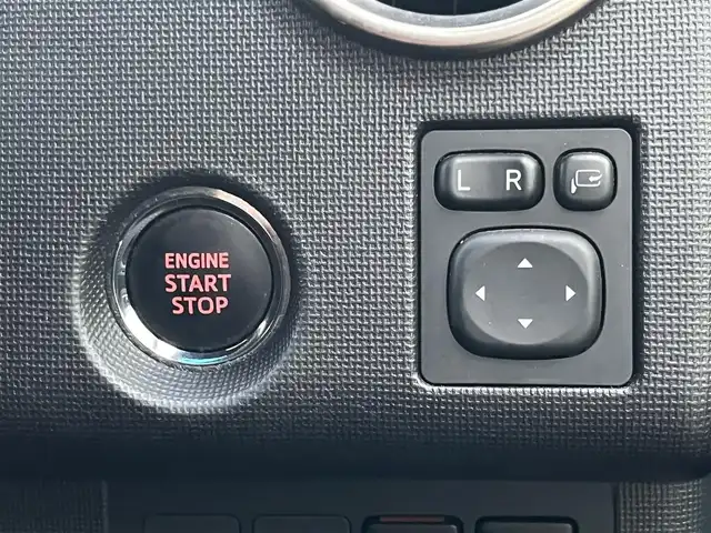 トヨタ スペイド F クイーンⅡ 愛媛県 2017(平29)年 6.7万km ブラッキッシュアゲハガラスフレーク ディーラーOP純正ナビ/BT/AM・FM/CD/DVD/フルセグTV/ETC/バックカメラ/衝突軽減システム/横滑り防止装置/レーンキープアシスト/オートライト/オートマチックハイビーム/ステアリングスイッチ/片側パワースライドドア/社外アルミホイール/純正フロアマット