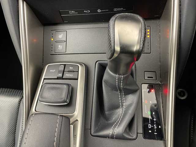 レクサス ＩＳ 300h Fスポーツ 道央・札幌 2017(平29)年 6.2万km ホワイトノーヴァガラスフレーク ・４WD　/ハイブリッド/・モデリスタエアロ（F.S.R)/・レクサスセーフティーサポート/・プリクラッシュセーフティ/・レーダークルーズコントロール/・純正10.3インチディスプレイ/・ナビ/フルセグ/CD/DVD/BD/SD/・Bluetooth接続/バックカメラ/・ブラックレザーシート/・運転席・助手席パワーシート/・シートヒーター/ベンチレーション/・ステアリングヒーター/・純正キー一体型エンジンスターター・/・LEDライト/オートハイビーム/・クリアランスソナー/・ドライブレコーダー前後/・社外サマータイヤ積込み