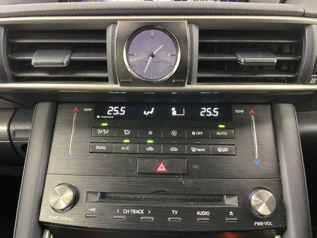 レクサス ＩＳ 300h Fスポーツ 道央・札幌 2017(平29)年 6.2万km ホワイトノーヴァガラスフレーク ・４WD　/ハイブリッド/・モデリスタエアロ（F.S.R)/・レクサスセーフティーサポート/・プリクラッシュセーフティ/・レーダークルーズコントロール/・純正10.3インチディスプレイ/・ナビ/フルセグ/CD/DVD/BD/SD/・Bluetooth接続/バックカメラ/・ブラックレザーシート/・運転席・助手席パワーシート/・シートヒーター/ベンチレーション/・ステアリングヒーター/・純正キー一体型エンジンスターター・/・LEDライト/オートハイビーム/・クリアランスソナー/・ドライブレコーダー前後/・社外サマータイヤ積込み