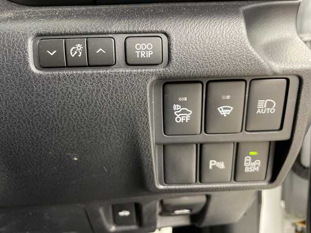 レクサス ＩＳ 300h Fスポーツ 道央・札幌 2017(平29)年 6.2万km ホワイトノーヴァガラスフレーク ・４WD　/ハイブリッド/・モデリスタエアロ（F.S.R)/・レクサスセーフティーサポート/・プリクラッシュセーフティ/・レーダークルーズコントロール/・純正10.3インチディスプレイ/・ナビ/フルセグ/CD/DVD/BD/SD/・Bluetooth接続/バックカメラ/・ブラックレザーシート/・運転席・助手席パワーシート/・シートヒーター/ベンチレーション/・ステアリングヒーター/・純正キー一体型エンジンスターター・/・LEDライト/オートハイビーム/・クリアランスソナー/・ドライブレコーダー前後/・社外サマータイヤ積込み