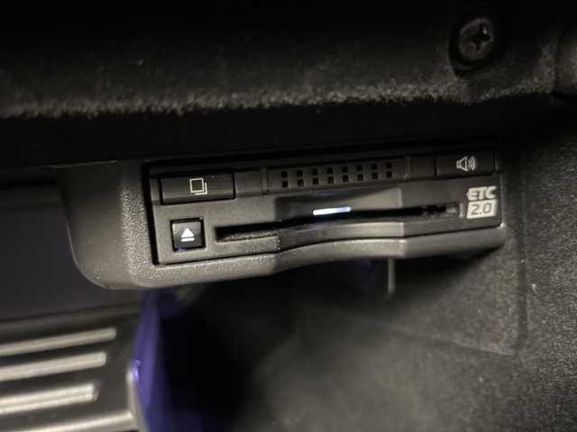 レクサス ＩＳ 300h Fスポーツ 道央・札幌 2017(平29)年 6.2万km ホワイトノーヴァガラスフレーク ・４WD　/ハイブリッド/・モデリスタエアロ（F.S.R)/・レクサスセーフティーサポート/・プリクラッシュセーフティ/・レーダークルーズコントロール/・純正10.3インチディスプレイ/・ナビ/フルセグ/CD/DVD/BD/SD/・Bluetooth接続/バックカメラ/・ブラックレザーシート/・運転席・助手席パワーシート/・シートヒーター/ベンチレーション/・ステアリングヒーター/・純正キー一体型エンジンスターター・/・LEDライト/オートハイビーム/・クリアランスソナー/・ドライブレコーダー前後/・社外サマータイヤ積込み