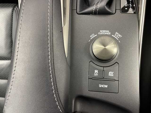 レクサス ＩＳ 300h Fスポーツ 道央・札幌 2017(平29)年 6.2万km ホワイトノーヴァガラスフレーク ・４WD　/ハイブリッド/・モデリスタエアロ（F.S.R)/・レクサスセーフティーサポート/・プリクラッシュセーフティ/・レーダークルーズコントロール/・純正10.3インチディスプレイ/・ナビ/フルセグ/CD/DVD/BD/SD/・Bluetooth接続/バックカメラ/・ブラックレザーシート/・運転席・助手席パワーシート/・シートヒーター/ベンチレーション/・ステアリングヒーター/・純正キー一体型エンジンスターター・/・LEDライト/オートハイビーム/・クリアランスソナー/・ドライブレコーダー前後/・社外サマータイヤ積込み