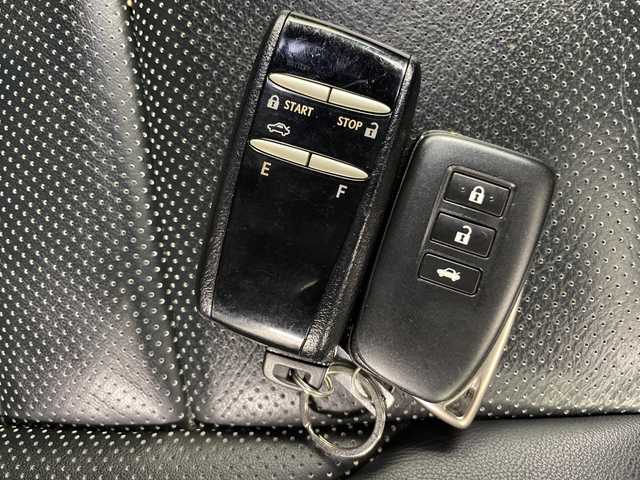 レクサス ＩＳ 300h Fスポーツ 道央・札幌 2017(平29)年 6.2万km ホワイトノーヴァガラスフレーク ・４WD　/ハイブリッド/・モデリスタエアロ（F.S.R)/・レクサスセーフティーサポート/・プリクラッシュセーフティ/・レーダークルーズコントロール/・純正10.3インチディスプレイ/・ナビ/フルセグ/CD/DVD/BD/SD/・Bluetooth接続/バックカメラ/・ブラックレザーシート/・運転席・助手席パワーシート/・シートヒーター/ベンチレーション/・ステアリングヒーター/・純正キー一体型エンジンスターター・/・LEDライト/オートハイビーム/・クリアランスソナー/・ドライブレコーダー前後/・社外サマータイヤ積込み