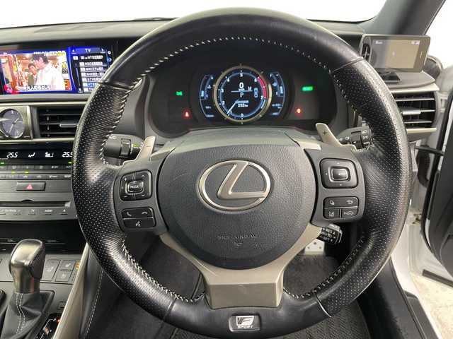 レクサス ＩＳ 300h Fスポーツ 道央・札幌 2017(平29)年 6.2万km ホワイトノーヴァガラスフレーク ・４WD　/ハイブリッド/・モデリスタエアロ（F.S.R)/・レクサスセーフティーサポート/・プリクラッシュセーフティ/・レーダークルーズコントロール/・純正10.3インチディスプレイ/・ナビ/フルセグ/CD/DVD/BD/SD/・Bluetooth接続/バックカメラ/・ブラックレザーシート/・運転席・助手席パワーシート/・シートヒーター/ベンチレーション/・ステアリングヒーター/・純正キー一体型エンジンスターター・/・LEDライト/オートハイビーム/・クリアランスソナー/・ドライブレコーダー前後/・社外サマータイヤ積込み