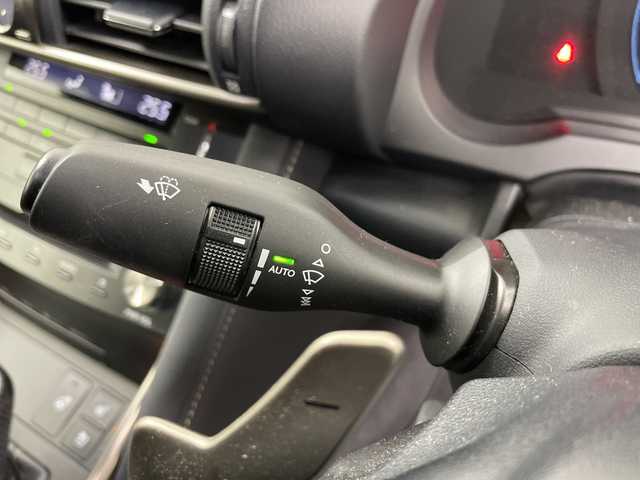 レクサス ＩＳ 300h Fスポーツ 道央・札幌 2017(平29)年 6.2万km ホワイトノーヴァガラスフレーク ・４WD　/ハイブリッド/・モデリスタエアロ（F.S.R)/・レクサスセーフティーサポート/・プリクラッシュセーフティ/・レーダークルーズコントロール/・純正10.3インチディスプレイ/・ナビ/フルセグ/CD/DVD/BD/SD/・Bluetooth接続/バックカメラ/・ブラックレザーシート/・運転席・助手席パワーシート/・シートヒーター/ベンチレーション/・ステアリングヒーター/・純正キー一体型エンジンスターター・/・LEDライト/オートハイビーム/・クリアランスソナー/・ドライブレコーダー前後/・社外サマータイヤ積込み