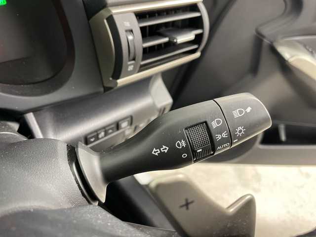 レクサス ＩＳ 300h Fスポーツ 道央・札幌 2017(平29)年 6.2万km ホワイトノーヴァガラスフレーク ・４WD　/ハイブリッド/・モデリスタエアロ（F.S.R)/・レクサスセーフティーサポート/・プリクラッシュセーフティ/・レーダークルーズコントロール/・純正10.3インチディスプレイ/・ナビ/フルセグ/CD/DVD/BD/SD/・Bluetooth接続/バックカメラ/・ブラックレザーシート/・運転席・助手席パワーシート/・シートヒーター/ベンチレーション/・ステアリングヒーター/・純正キー一体型エンジンスターター・/・LEDライト/オートハイビーム/・クリアランスソナー/・ドライブレコーダー前後/・社外サマータイヤ積込み