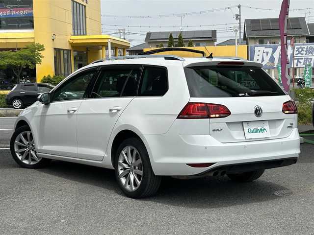 フォルクスワーゲン ゴルフ ヴァリアント TSI ハイライン BMテクノ 茨城県 2015(平27)年 8.8万km パール ワンオーナー/純正メモリナビ/（CD/DVD/BT）/ETC/レーダークルーズコントロール/LEDヘッドライト/純正1７inAW/スマートキー/アイドリングストップ/ステアリングスイッチ/ルーフレール/純正フロアマット/パドルシフト/ブラインドスポットモニター/保証書/取扱説明書/スペアキー