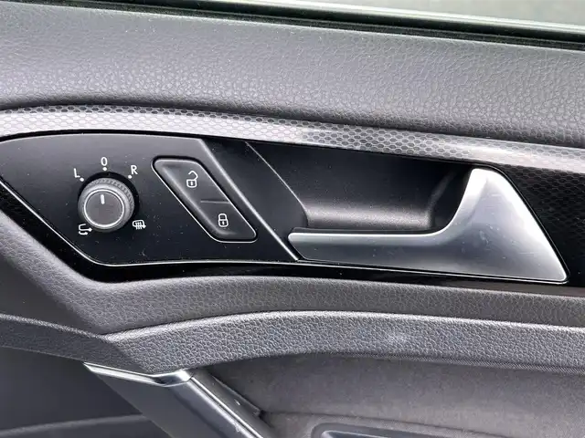 フォルクスワーゲン ゴルフ ヴァリアント TSI ハイライン BMテクノ 茨城県 2015(平27)年 8.8万km パール ワンオーナー/純正メモリナビ/（CD/DVD/BT）/ETC/レーダークルーズコントロール/LEDヘッドライト/純正1７inAW/スマートキー/アイドリングストップ/ステアリングスイッチ/ルーフレール/純正フロアマット/パドルシフト/ブラインドスポットモニター/保証書/取扱説明書/スペアキー