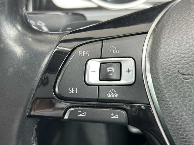 フォルクスワーゲン ゴルフ ヴァリアント TSI ハイライン BMテクノ 茨城県 2015(平27)年 8.8万km パール ワンオーナー/純正メモリナビ/（CD/DVD/BT）/ETC/レーダークルーズコントロール/LEDヘッドライト/純正1７inAW/スマートキー/アイドリングストップ/ステアリングスイッチ/ルーフレール/純正フロアマット/パドルシフト/ブラインドスポットモニター/保証書/取扱説明書/スペアキー