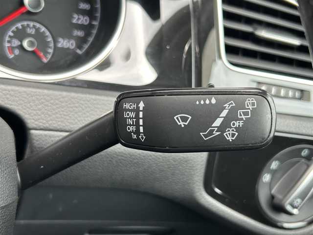 フォルクスワーゲン ゴルフ ヴァリアント TSI ハイライン BMテクノ 茨城県 2015(平27)年 8.8万km パール ワンオーナー/純正メモリナビ/（CD/DVD/BT）/ETC/レーダークルーズコントロール/LEDヘッドライト/純正1７inAW/スマートキー/アイドリングストップ/ステアリングスイッチ/ルーフレール/純正フロアマット/パドルシフト/ブラインドスポットモニター/保証書/取扱説明書/スペアキー