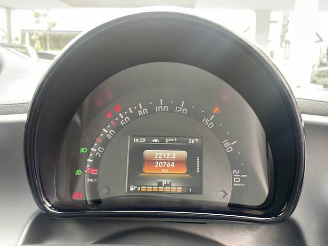 スマート ＭＣＣ スマート フォーフォー BRABUS エクスクルーシブ 広島県 2017(平29)年 2.1万km 赤 /登録時走行距離/　　　　　　　20764キロ/アイドリングストップ/サンルーフ/社外ナビ/バックカメラ/地デジ/黒革シート/シートヒーター/エアロ/クルーズコントロール/スペアキー×１/ETC/新車時整備手帳/　　【保証書】/取扱説明書/