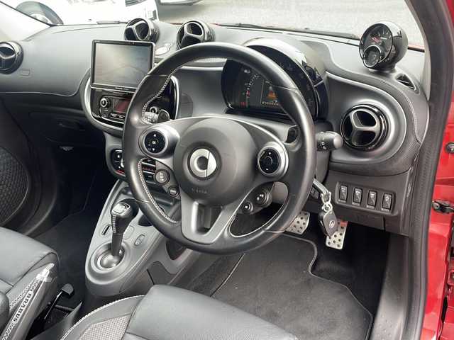 スマート ＭＣＣ スマート フォーフォー BRABUS エクスクルーシブ 広島県 2017(平29)年 2.1万km 赤 /登録時走行距離/　　　　　　　20764キロ/アイドリングストップ/サンルーフ/社外ナビ/バックカメラ/地デジ/黒革シート/シートヒーター/エアロ/クルーズコントロール/スペアキー×１/ETC/新車時整備手帳/　　【保証書】/取扱説明書/