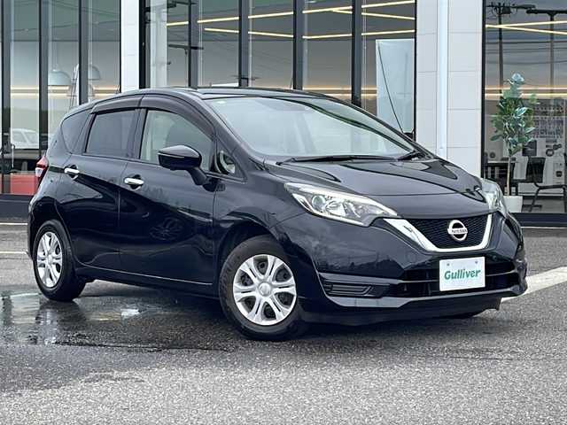日産 ノート X Vセレクション 新潟県 2020(令2)年 5.7万km スーパーブラック フルセグテレビ/カメラ（バック・フロント・リア）/純正ナビ（Bluetooth/DTV/FM/AM）/前後コーナーセンサー/LEDライト/ドアバイザー/プッシュスタート/スペアキー/冬タイヤ積載/シガーソケット/ETC/衝突軽減ブレーキ/純正アルミホイール