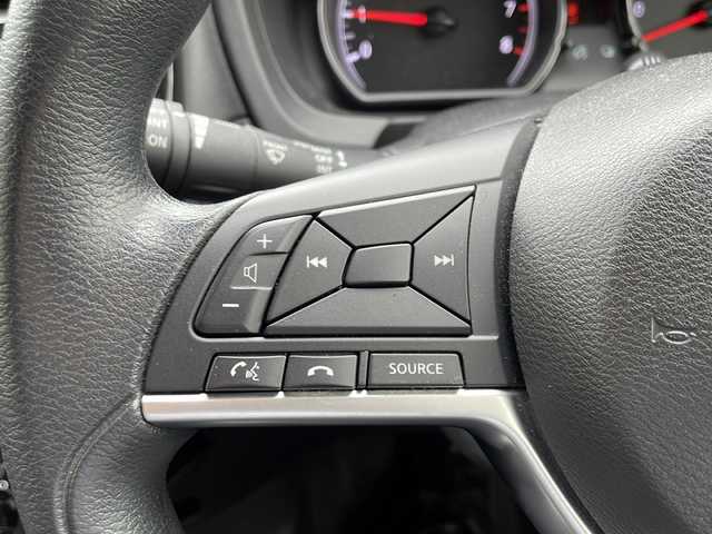 日産 ノート X Vセレクション 新潟県 2020(令2)年 5.7万km スーパーブラック フルセグテレビ/カメラ（バック・フロント・リア）/純正ナビ（Bluetooth/DTV/FM/AM）/前後コーナーセンサー/LEDライト/ドアバイザー/プッシュスタート/スペアキー/冬タイヤ積載/シガーソケット/ETC/衝突軽減ブレーキ/純正アルミホイール