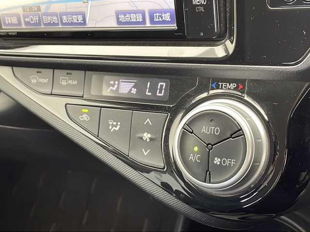 トヨタ アクア S 千葉県 2016(平28)年 5.1万km ライムホワイトパールクリスタルシャイン 純正SDナビ/フルセグTV/Bluetooth/CD/DVD/バックカメラ/純正ビルトインETC2.0/衝突軽減ブレーキ/レーンキープアシスト/オートライト/コーナーセンサー/社外フロアマット/ドアバイザー/スマートキー/プッシュスタート/ＬＥＤヘッドライト