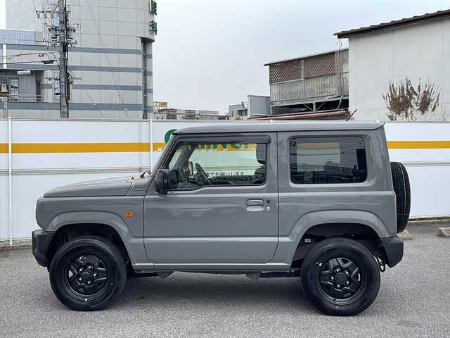 スズキ ジムニー XL 愛知県 2023(令5)年 3.2万km ミディアムグレー /禁煙//ワンオーナー//5MT//R5-6年ディーラー記録簿//デュアルセンサーブレーキサポート//車線逸脱警報機能//ヒルディセントコントロール//アイドリングストップ//横滑り防止装置//前席シートヒーター//オートライト//フォグランプ//レベライザー//電動格納ミラー//トランスファーレバー//プッシュスタート//スマートキー//スペアキー//ラバーマット//純正ドアバイザー//背面タイヤ//ISOFIX//保証書//取扱説明書