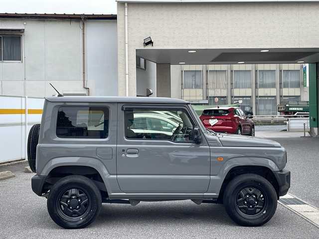 スズキ ジムニー XL 愛知県 2023(令5)年 3.2万km ミディアムグレー /禁煙//ワンオーナー//5MT//R5-6年ディーラー記録簿//デュアルセンサーブレーキサポート//車線逸脱警報機能//ヒルディセントコントロール//アイドリングストップ//横滑り防止装置//前席シートヒーター//オートライト//フォグランプ//レベライザー//電動格納ミラー//トランスファーレバー//プッシュスタート//スマートキー//スペアキー//ラバーマット//純正ドアバイザー//背面タイヤ//ISOFIX//保証書//取扱説明書