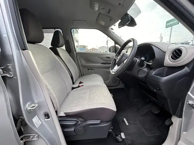 日産 デイズ X 大阪府 2020(令2)年 1.7万km スターリングシルバーM ナビ　/フルセグ　/Ｂｌｕｅｔｏｏｔｈ　/バックカメラ　/オートエアコン　/前後コーナーセンサー　/衝突軽減ブレーキ　/純正フロアーマット　/サイドバイザー　/プッシュスタート　/スマートキー