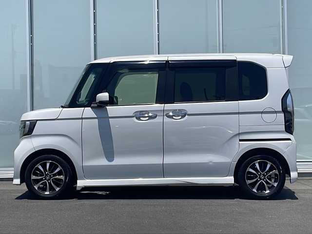 ホンダ Ｎ ＢＯＸ カスタム G L ホンダセンシング 神奈川県 2019(令1)年 5.6万km プラチナホワイトパール 純正SDナビ/CD/DVD/Bluetooth/AUX/USB/ワンセグ/Apple CarPlay/【VXU-195NBi】/両側パワースライドドア/レーンキープアシスト/衝突被害軽減システム/クルーズコントロール/前後ドライブレコーダー/バックカメラ/純正14インチAW/LEDヘッドライト/AUTOライト/コーナーセンサー/プッシュスタート/スマートキー/ビルトインETC