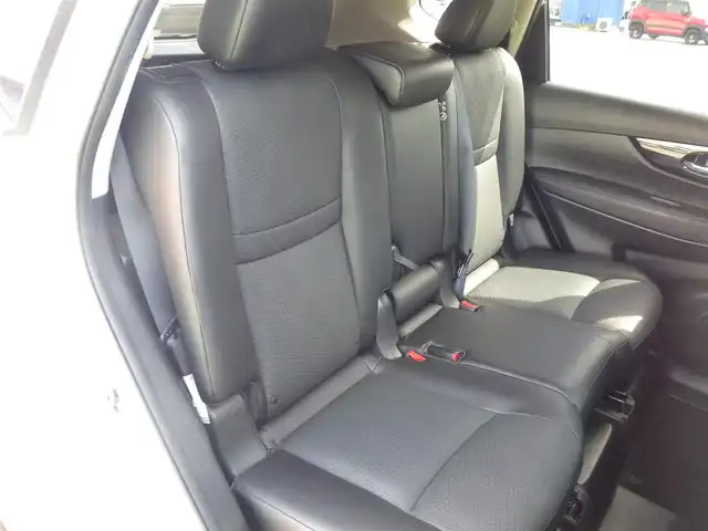 日産 エクストレイル 20Xi 千葉県 2020(令2)年 4.8万km ブリリアントホワイトパール エマージェンシーブレーキ/インテリジェントルームミラー/前席シートヒーター/純正SDナビ/地デジTV/【DVD/CD再生機能】/アラウンドビューモニター/ドライブレコーダー/革巻きステアリング/ETC/LEDヘッドライト/フォグライト/ウインカーミラー/コーナーセンサー/純正18インチアルミホイル/インテリジェントキー