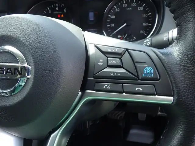 日産 エクストレイル 20Xi 千葉県 2020(令2)年 4.8万km ブリリアントホワイトパール エマージェンシーブレーキ/インテリジェントルームミラー/前席シートヒーター/純正SDナビ/地デジTV/【DVD/CD再生機能】/アラウンドビューモニター/ドライブレコーダー/革巻きステアリング/ETC/LEDヘッドライト/フォグライト/ウインカーミラー/コーナーセンサー/純正18インチアルミホイル/インテリジェントキー