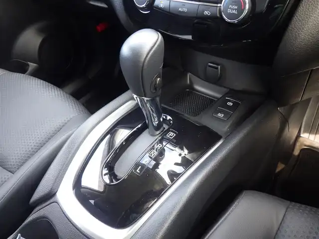 日産 エクストレイル 20Xi 千葉県 2020(令2)年 4.8万km ブリリアントホワイトパール エマージェンシーブレーキ/インテリジェントルームミラー/前席シートヒーター/純正SDナビ/地デジTV/【DVD/CD再生機能】/アラウンドビューモニター/ドライブレコーダー/革巻きステアリング/ETC/LEDヘッドライト/フォグライト/ウインカーミラー/コーナーセンサー/純正18インチアルミホイル/インテリジェントキー