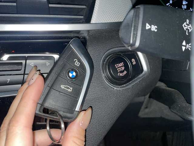 ＢＭＷ Ｘ１ 大阪府 2016(平28)年 6万km 青 純正ナビ/　-CD/DVD/Bluetooth/クルーズコントロール/衝突被害軽減ブレーキ/クリアランスソナー/パワーバックドア/バックカメラ/ルーフレール/オートライト/スマートキー×2/プッシュスタート/保証書.取説