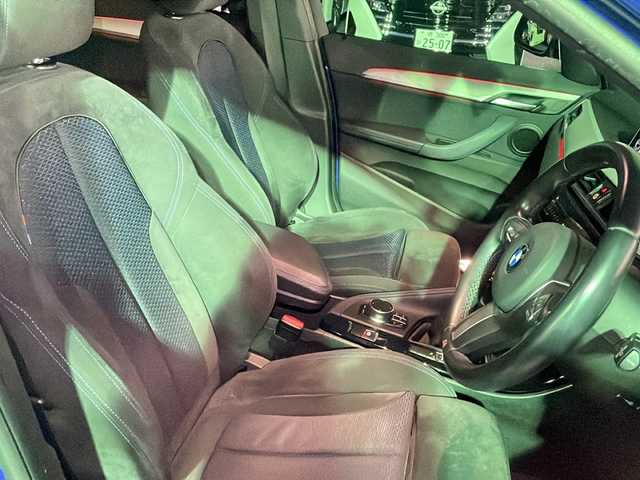 ＢＭＷ Ｘ１ 大阪府 2016(平28)年 6万km 青 純正ナビ/　-CD/DVD/Bluetooth/クルーズコントロール/衝突被害軽減ブレーキ/クリアランスソナー/パワーバックドア/バックカメラ/ルーフレール/オートライト/スマートキー×2/プッシュスタート/保証書.取説