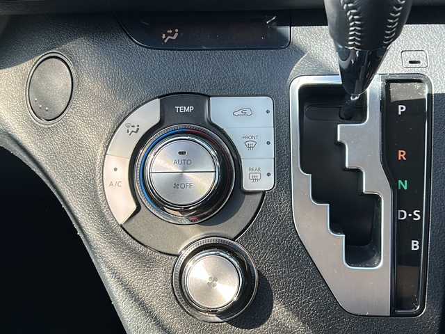 トヨタ シエンタ ファンベースG セーフティED 愛媛県 2020(令2)年 5.7万km ホワイトパールクリスタルシャイン 純正SDナビ/Bluetooth/CD/DVD/USB//ETC/全方位カメラ/バックカメラ/両側パワースライドドア/前席シートヒーター/ステアリングヒーター/純正ドライブレコーダー前のみ/純正フロアマット前のみ/社外15インチAW/コーナーセンサー/フォグランプ/オートLEDヘッドライト/レーンキープアシスト/スペアキー/保証書/取扱説明書