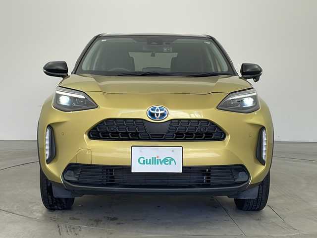 トヨタ ヤリスクロス ハイブリッド G 兵庫県 2020(令2)年 3.9万km ブラックマイカ/ブラスゴールドメタリック 2トーン ・ワンオーナー車/・純正8インチディスプレイオーディオ/Bluetooth/USB/AM/FM/Miracast/・バックカメラ/・トヨタセーフティセンス/・プリクラッシュセーフティ/・レーントレーシングアシスト/・オートマチックハイビーム/・ロードサインアシスト/・先行車発進告知機能/・インテリジェントクリアランスソナー/・セカンダリーコリジョンブレーキ/・ブラインドスポットモニター/・車両接近通報装置/・ドライブスタートコントロール/・革巻きステアリング/・ステアリングスイッチ/・純正フロアマット/・電動パーキングブレーキ/・ホールドブレーキ/・ビルトインETC/・前後ドライブレコーダー/・LEDヘッドライト/・純正16インチアルミホイールタイヤ/・電動格納ミラー/・スマートキー/・スペアキー/・プッシュスタートボタン/・取扱説明書/・保証書