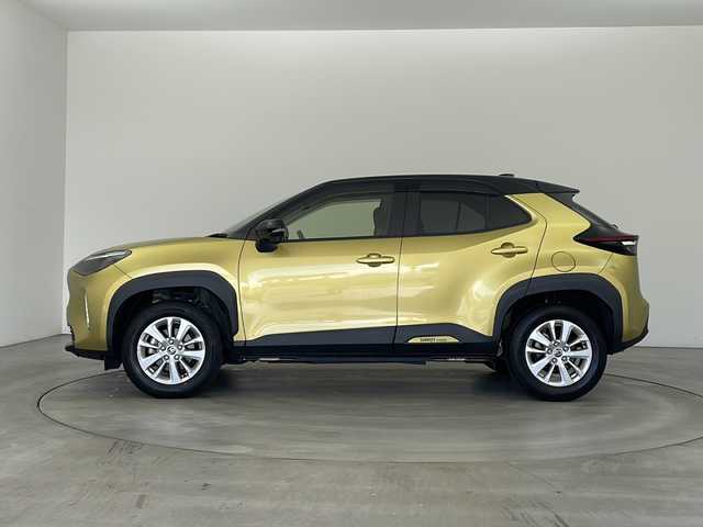 トヨタ ヤリスクロス ハイブリッド G 兵庫県 2020(令2)年 3.9万km ブラックマイカ/ブラスゴールドメタリック 2トーン ・ワンオーナー車/・純正8インチディスプレイオーディオ/Bluetooth/USB/AM/FM/Miracast/・バックカメラ/・トヨタセーフティセンス/・プリクラッシュセーフティ/・レーントレーシングアシスト/・オートマチックハイビーム/・ロードサインアシスト/・先行車発進告知機能/・インテリジェントクリアランスソナー/・セカンダリーコリジョンブレーキ/・ブラインドスポットモニター/・車両接近通報装置/・ドライブスタートコントロール/・革巻きステアリング/・ステアリングスイッチ/・純正フロアマット/・電動パーキングブレーキ/・ホールドブレーキ/・ビルトインETC/・前後ドライブレコーダー/・LEDヘッドライト/・純正16インチアルミホイールタイヤ/・電動格納ミラー/・スマートキー/・スペアキー/・プッシュスタートボタン/・取扱説明書/・保証書