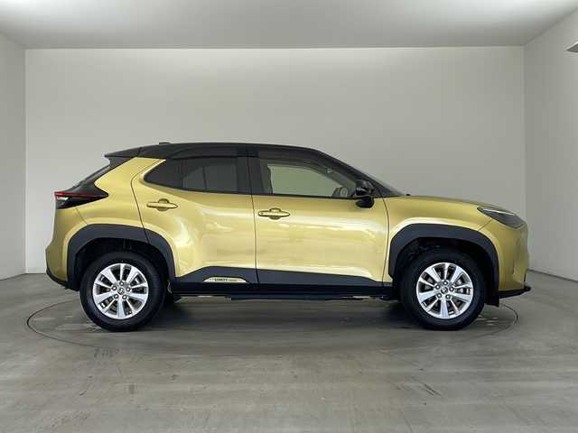 トヨタ ヤリスクロス ハイブリッド G 兵庫県 2020(令2)年 3.9万km ブラックマイカ/ブラスゴールドメタリック 2トーン ・ワンオーナー車/・純正8インチディスプレイオーディオ/Bluetooth/USB/AM/FM/Miracast/・バックカメラ/・トヨタセーフティセンス/・プリクラッシュセーフティ/・レーントレーシングアシスト/・オートマチックハイビーム/・ロードサインアシスト/・先行車発進告知機能/・インテリジェントクリアランスソナー/・セカンダリーコリジョンブレーキ/・ブラインドスポットモニター/・車両接近通報装置/・ドライブスタートコントロール/・革巻きステアリング/・ステアリングスイッチ/・純正フロアマット/・電動パーキングブレーキ/・ホールドブレーキ/・ビルトインETC/・前後ドライブレコーダー/・LEDヘッドライト/・純正16インチアルミホイールタイヤ/・電動格納ミラー/・スマートキー/・スペアキー/・プッシュスタートボタン/・取扱説明書/・保証書