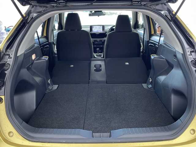 トヨタ ヤリスクロス ハイブリッド G 兵庫県 2020(令2)年 3.9万km ブラックマイカ/ブラスゴールドメタリック 2トーン ・ワンオーナー車/・純正8インチディスプレイオーディオ/Bluetooth/USB/AM/FM/Miracast/・バックカメラ/・トヨタセーフティセンス/・プリクラッシュセーフティ/・レーントレーシングアシスト/・オートマチックハイビーム/・ロードサインアシスト/・先行車発進告知機能/・インテリジェントクリアランスソナー/・セカンダリーコリジョンブレーキ/・ブラインドスポットモニター/・車両接近通報装置/・ドライブスタートコントロール/・革巻きステアリング/・ステアリングスイッチ/・純正フロアマット/・電動パーキングブレーキ/・ホールドブレーキ/・ビルトインETC/・前後ドライブレコーダー/・LEDヘッドライト/・純正16インチアルミホイールタイヤ/・電動格納ミラー/・スマートキー/・スペアキー/・プッシュスタートボタン/・取扱説明書/・保証書