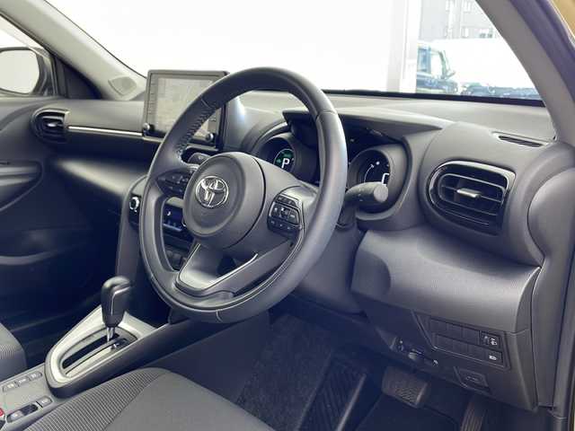 トヨタ ヤリスクロス ハイブリッド G 兵庫県 2020(令2)年 3.9万km ブラックマイカ/ブラスゴールドメタリック 2トーン ・ワンオーナー車/・純正8インチディスプレイオーディオ/Bluetooth/USB/AM/FM/Miracast/・バックカメラ/・トヨタセーフティセンス/・プリクラッシュセーフティ/・レーントレーシングアシスト/・オートマチックハイビーム/・ロードサインアシスト/・先行車発進告知機能/・インテリジェントクリアランスソナー/・セカンダリーコリジョンブレーキ/・ブラインドスポットモニター/・車両接近通報装置/・ドライブスタートコントロール/・革巻きステアリング/・ステアリングスイッチ/・純正フロアマット/・電動パーキングブレーキ/・ホールドブレーキ/・ビルトインETC/・前後ドライブレコーダー/・LEDヘッドライト/・純正16インチアルミホイールタイヤ/・電動格納ミラー/・スマートキー/・スペアキー/・プッシュスタートボタン/・取扱説明書/・保証書