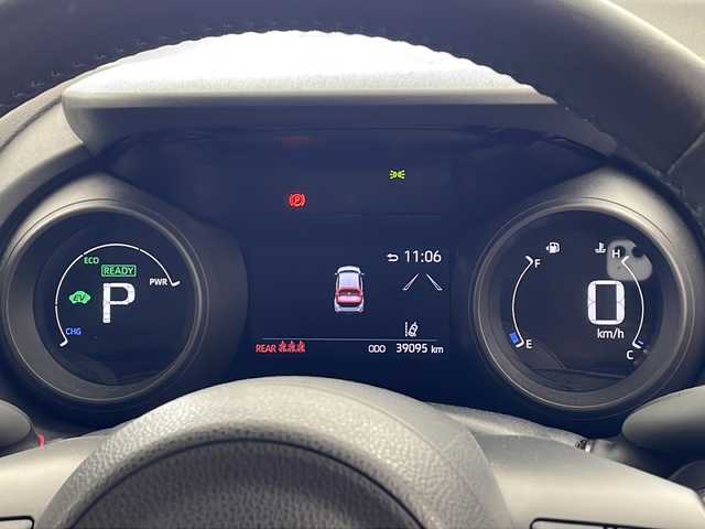 トヨタ ヤリスクロス ハイブリッド G 兵庫県 2020(令2)年 3.9万km ブラックマイカ/ブラスゴールドメタリック 2トーン ・ワンオーナー車/・純正8インチディスプレイオーディオ/Bluetooth/USB/AM/FM/Miracast/・バックカメラ/・トヨタセーフティセンス/・プリクラッシュセーフティ/・レーントレーシングアシスト/・オートマチックハイビーム/・ロードサインアシスト/・先行車発進告知機能/・インテリジェントクリアランスソナー/・セカンダリーコリジョンブレーキ/・ブラインドスポットモニター/・車両接近通報装置/・ドライブスタートコントロール/・革巻きステアリング/・ステアリングスイッチ/・純正フロアマット/・電動パーキングブレーキ/・ホールドブレーキ/・ビルトインETC/・前後ドライブレコーダー/・LEDヘッドライト/・純正16インチアルミホイールタイヤ/・電動格納ミラー/・スマートキー/・スペアキー/・プッシュスタートボタン/・取扱説明書/・保証書