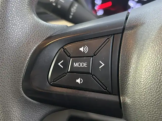 ダイハツ ムーヴ X 愛知県 2015(平27)年 6.2万km ブラックマイカメタリック 社外7型メモリナビ【Bluetooth　CD DVD SD USB フルセグ　品番 :MDV-D502BT】/バックカメラ/ドライブレコーダー/横滑り防止装置/オートライト/ヘッドライトレベライザー/スペアタイヤ×4/アイドリングストップ/プッシュスタート/ドアバイザー/スマートキー【スペア1本】/純正フロアマット/禁煙車