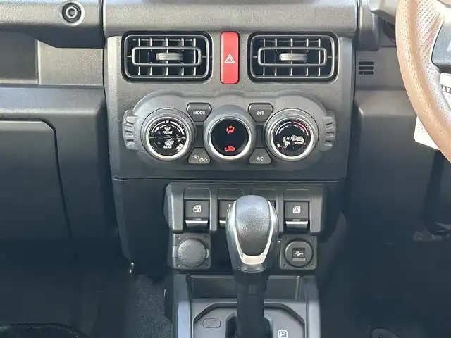 スズキ ジムニー XL 栃木県 2019(令1)年 0.5万km ミディアムグレー SUZUKI Safety Support/・デュアルセンサーブレーキサポート/・誤発信抑制機能/・後方誤発信抑制機能/・車線逸脱警告機能/・車線逸脱抑制機能/・ふらつき警報機能/・発進お知らせ機能/・ハイビームアシスト/8インチ純正ナビ【AVIC-RLS901】/・地デジ/・Bluetooth/・DVD/CD/SD/・USB/バックカメラ/ヒルディセントコントロール/シートヒーター