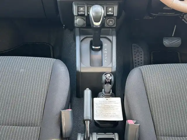 スズキ ジムニー XL 栃木県 2019(令1)年 0.5万km ミディアムグレー SUZUKI Safety Support/・デュアルセンサーブレーキサポート/・誤発信抑制機能/・後方誤発信抑制機能/・車線逸脱警告機能/・車線逸脱抑制機能/・ふらつき警報機能/・発進お知らせ機能/・ハイビームアシスト/8インチ純正ナビ【AVIC-RLS901】/・地デジ/・Bluetooth/・DVD/CD/SD/・USB/バックカメラ/ヒルディセントコントロール/シートヒーター