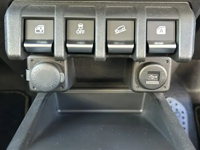 スズキ ジムニー XL 栃木県 2019(令1)年 0.5万km ミディアムグレー SUZUKI Safety Support/・デュアルセンサーブレーキサポート/・誤発信抑制機能/・後方誤発信抑制機能/・車線逸脱警告機能/・車線逸脱抑制機能/・ふらつき警報機能/・発進お知らせ機能/・ハイビームアシスト/8インチ純正ナビ【AVIC-RLS901】/・地デジ/・Bluetooth/・DVD/CD/SD/・USB/バックカメラ/ヒルディセントコントロール/シートヒーター