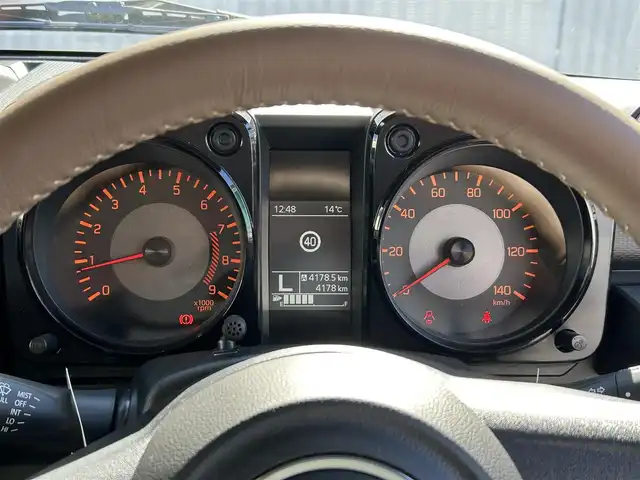 スズキ ジムニー XL 栃木県 2019(令1)年 0.5万km ミディアムグレー SUZUKI Safety Support/・デュアルセンサーブレーキサポート/・誤発信抑制機能/・後方誤発信抑制機能/・車線逸脱警告機能/・車線逸脱抑制機能/・ふらつき警報機能/・発進お知らせ機能/・ハイビームアシスト/8インチ純正ナビ【AVIC-RLS901】/・地デジ/・Bluetooth/・DVD/CD/SD/・USB/バックカメラ/ヒルディセントコントロール/シートヒーター