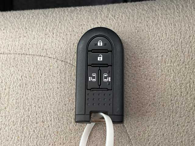 ダイハツ ムーヴ キャンバス G メイクアップ リミテッド　SAⅢ 千葉県 2019(令1)年 5.1万km パールホワイトⅢ/ファインミントメタリック 2トーン スマートアシストIII/　衝突回避支援ブレーキ機能/　衝突警報機能（対車両・対歩行者/　車線逸脱警報機能/　誤発進抑制制御機能/　先行車発進お知らせ機能/　コーナーセンサー/　オートハイビーム/純正SDメモリナビ/フルセグTV BT CD USB DVD/全方位カメラ/両側パワースライドドア/ETC/LEDヘッドライト/オートライト/プッシュスタート/スマートキー