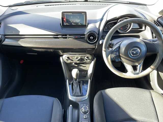 マツダ デミオ XD 道東・釧路十勝 2015(平27)年 4.8万km ジェットブラックマイカ ・４WD/・純正SDメモリナビ/（フルセグ FFM AM BT CD DVD)/・バックカメラ/・MT付きAT/・ヘッドライトレベライザー/・ドアバイザー/・電動格納ミラー/・ウィンカーミラー/・横すべり防止機能/・ステアリングスイッチ/・夏タイヤ積込/（185/65/R15　2015年製造）