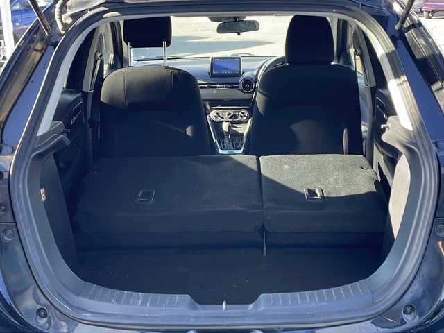 マツダ デミオ XD 道東・釧路十勝 2015(平27)年 4.8万km ジェットブラックマイカ ・４WD/・純正SDメモリナビ/（フルセグ FFM AM BT CD DVD)/・バックカメラ/・MT付きAT/・ヘッドライトレベライザー/・ドアバイザー/・電動格納ミラー/・ウィンカーミラー/・横すべり防止機能/・ステアリングスイッチ/・夏タイヤ積込/（185/65/R15　2015年製造）